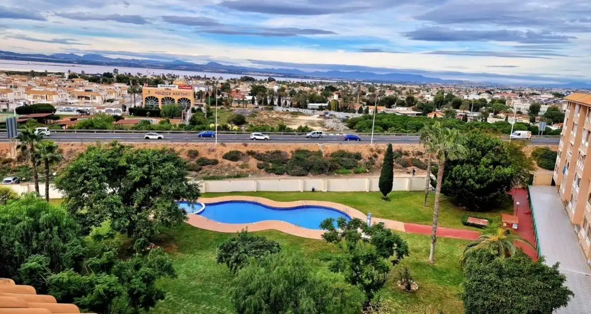Schwimmbecken von Erdgeschoss zum Verkauf in Torrevieja mit Klimaanlage, Terrasse und Schwimmbad