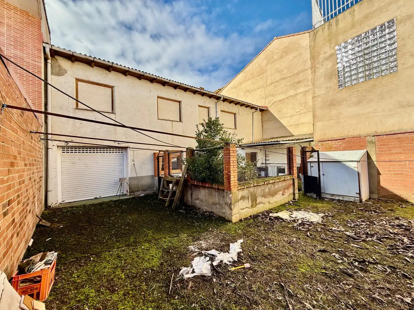 Vista exterior de Finca rústica en venda en Villademor de la Vega amb Calefacció