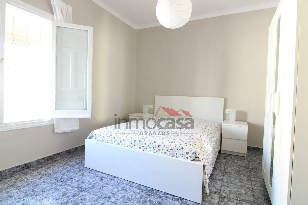 Bedroom of Flat for rent in Granada  with Air Conditioner, Heating and Furnished