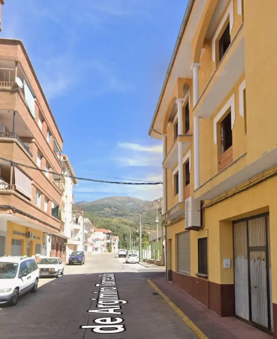 Vista exterior de Pis en venda en Jarandilla de la Vera amb Balcó