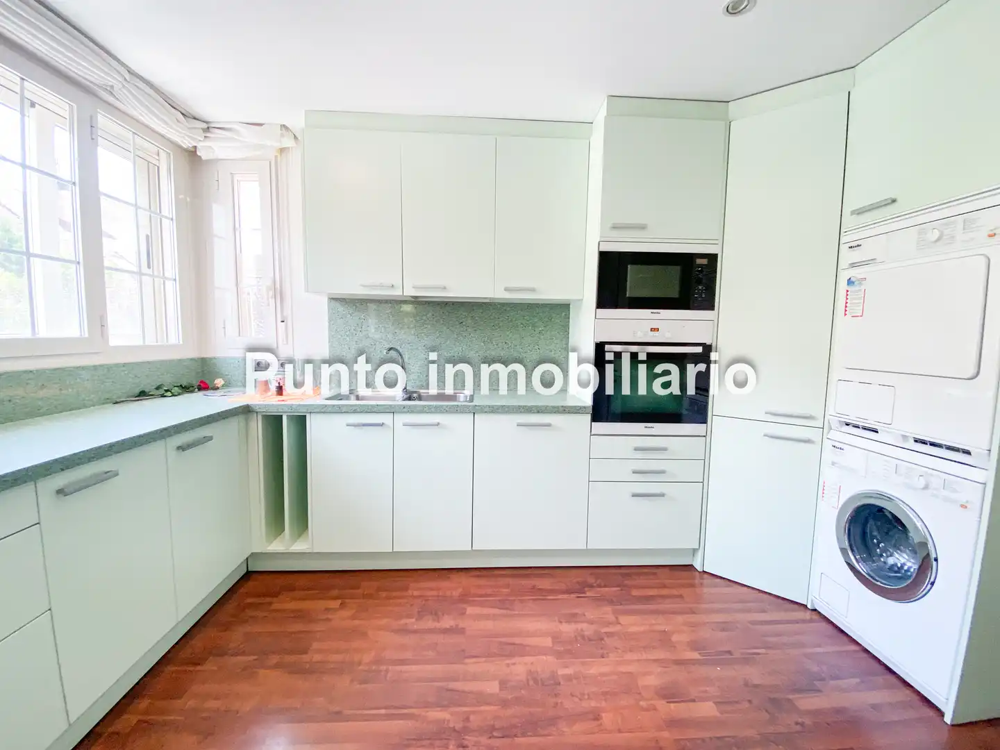 Cocina de Casa adosada de alquiler en Valladolid con Aire acondicionado, Calefacción y Jardín privado