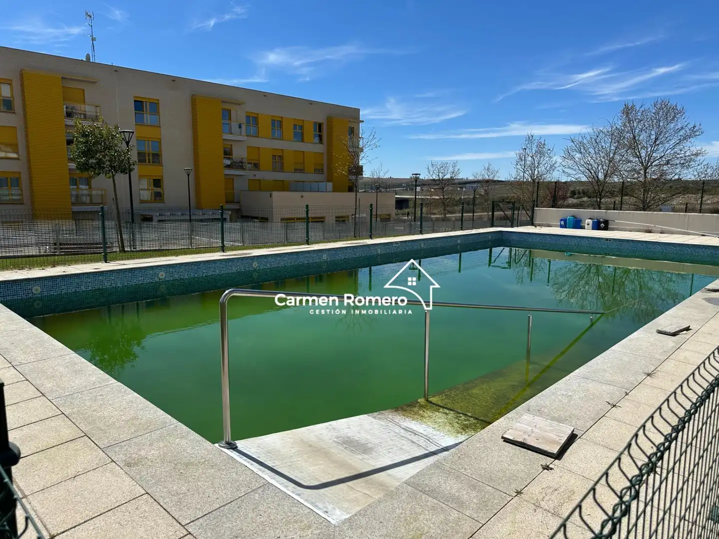 Piscina de Apartamento en venta en Salamanca con Calefacción, Jardín privado y Balcón