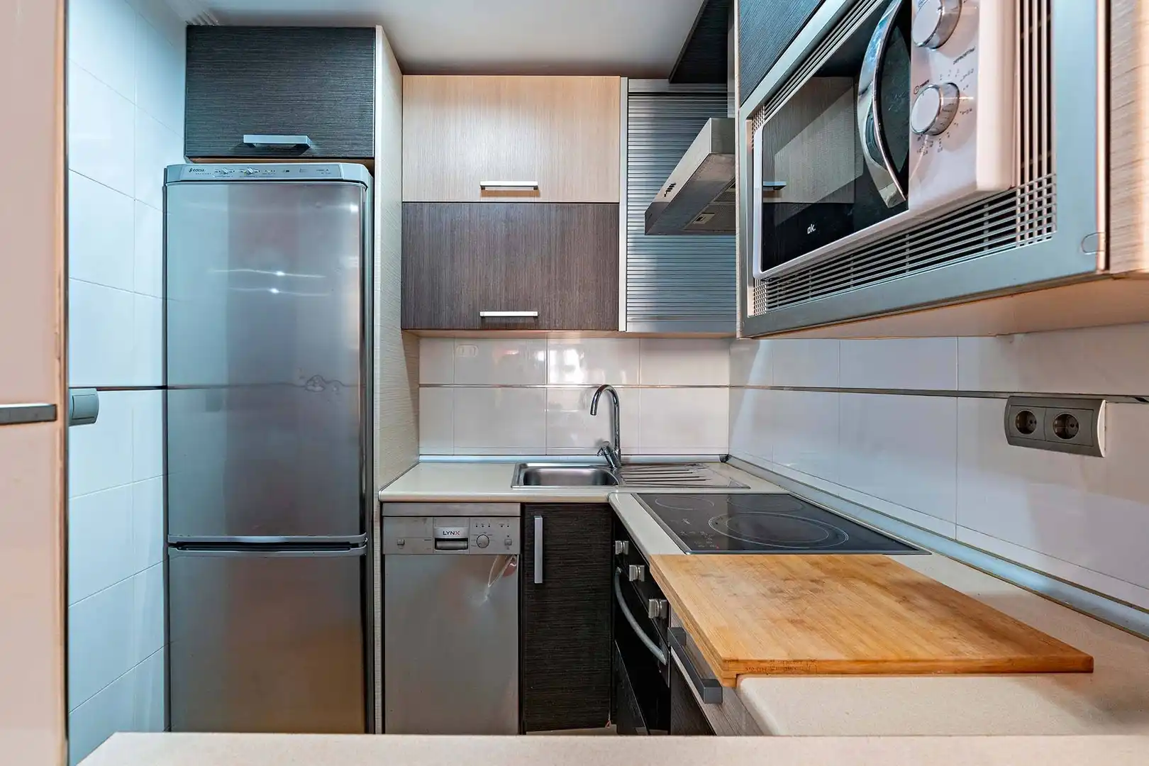 Kitchen of Flat for sale in Roquetas de Mar  with Air Conditioner, Terrace and Furnished