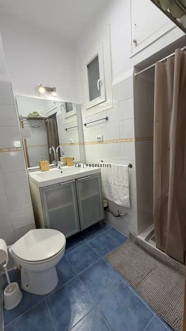 Bathroom of Flat for rent in Valencia  with Air Conditioner, Heating and Furnished