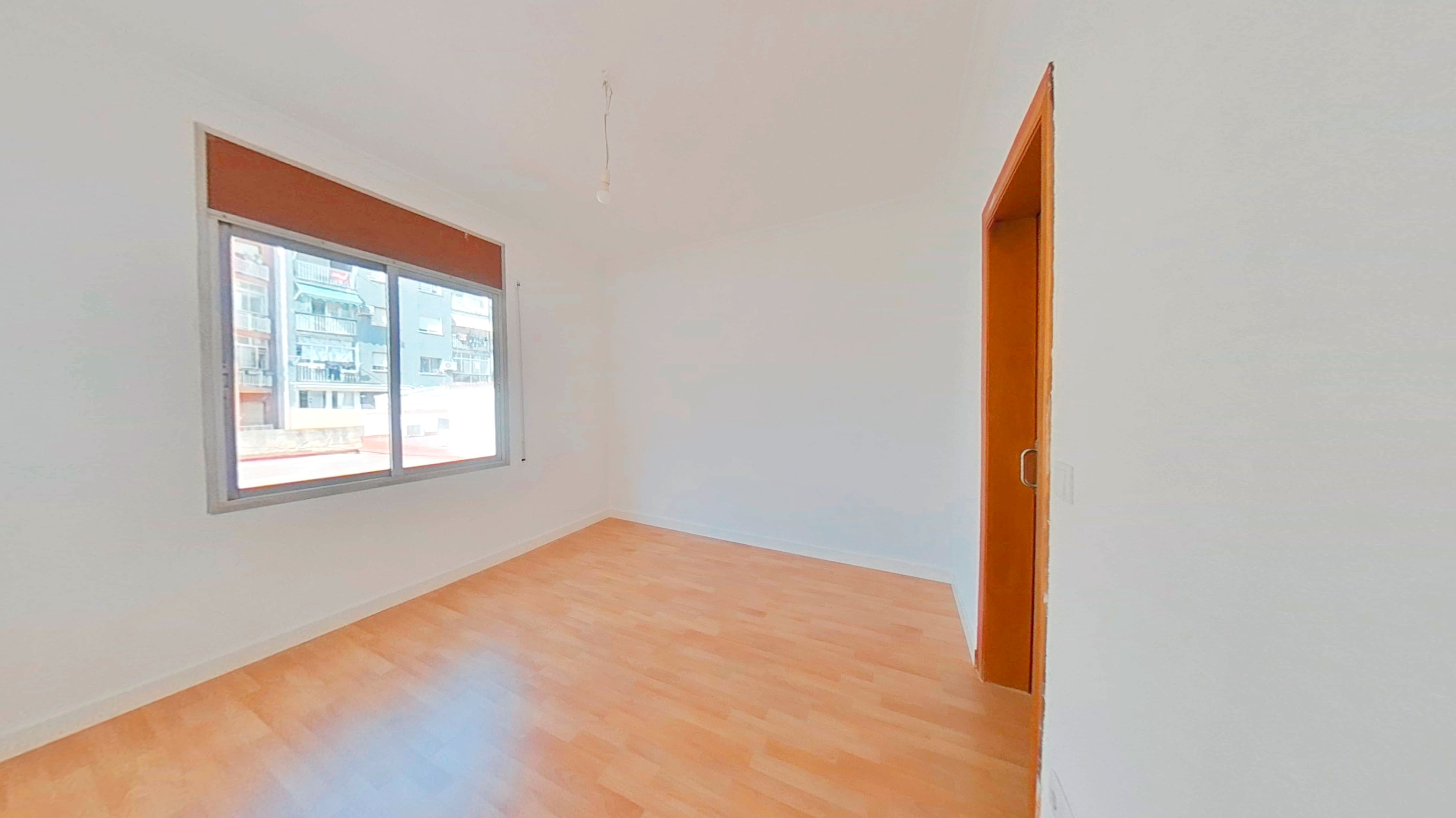 Bedroom of Flat for sale in  Barcelona Capital  with Oven