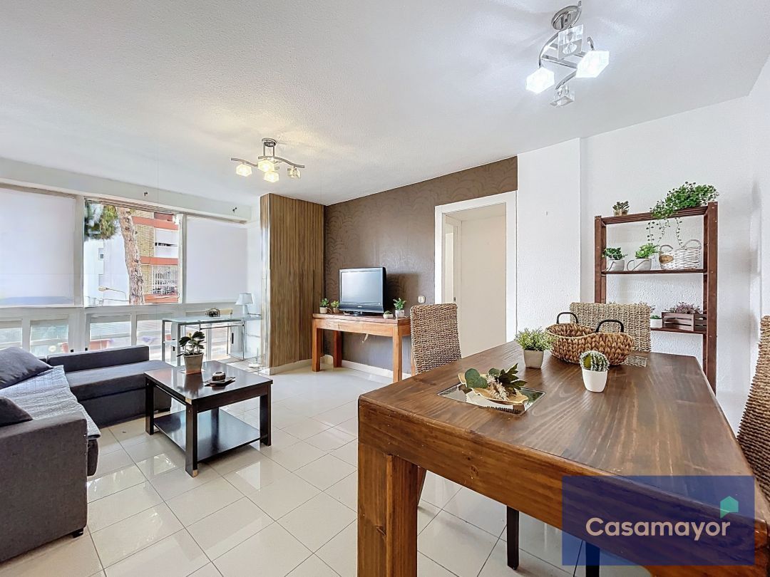 Sala d'estar de Pis en venda en Alicante / Alacant amb Jardí privat, Piscina i Moblat