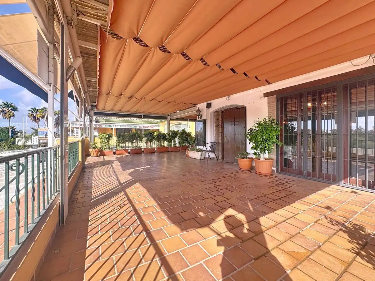 Terraza de Local en venta en Estepona