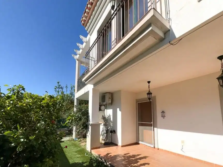 Außenansicht von Einfamilien-Reihenhaus zum Verkauf in Alcalalí mit Klimaanlage, Privatgarten und Terrasse
