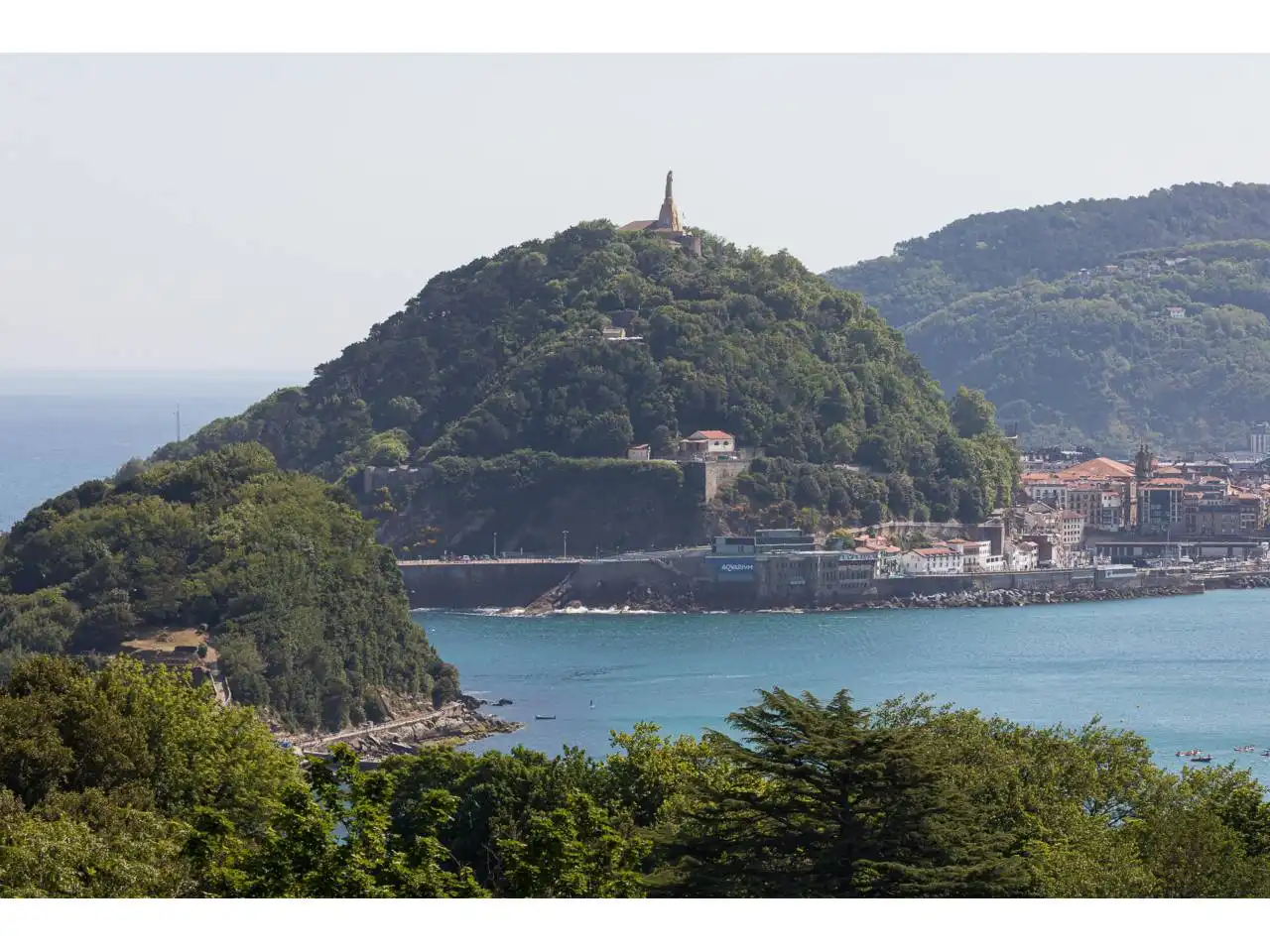 Vista exterior de Casa o xalet en venda en Donostia - San Sebastián  amb Calefacció, Jardí privat i Terrassa