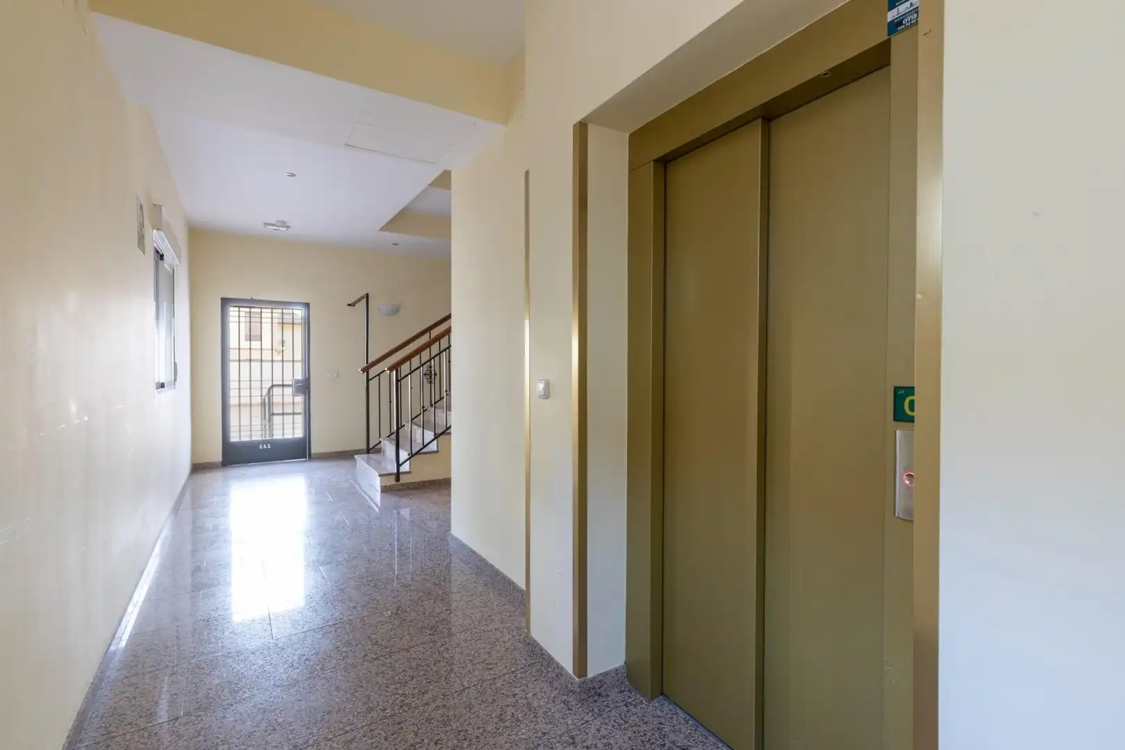 Flat for sale in Alhendín  with Air Conditioner