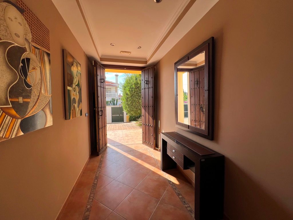 Casa o xalet en venda en Vélez-Málaga amb Jardí privat, Terrassa i Piscina