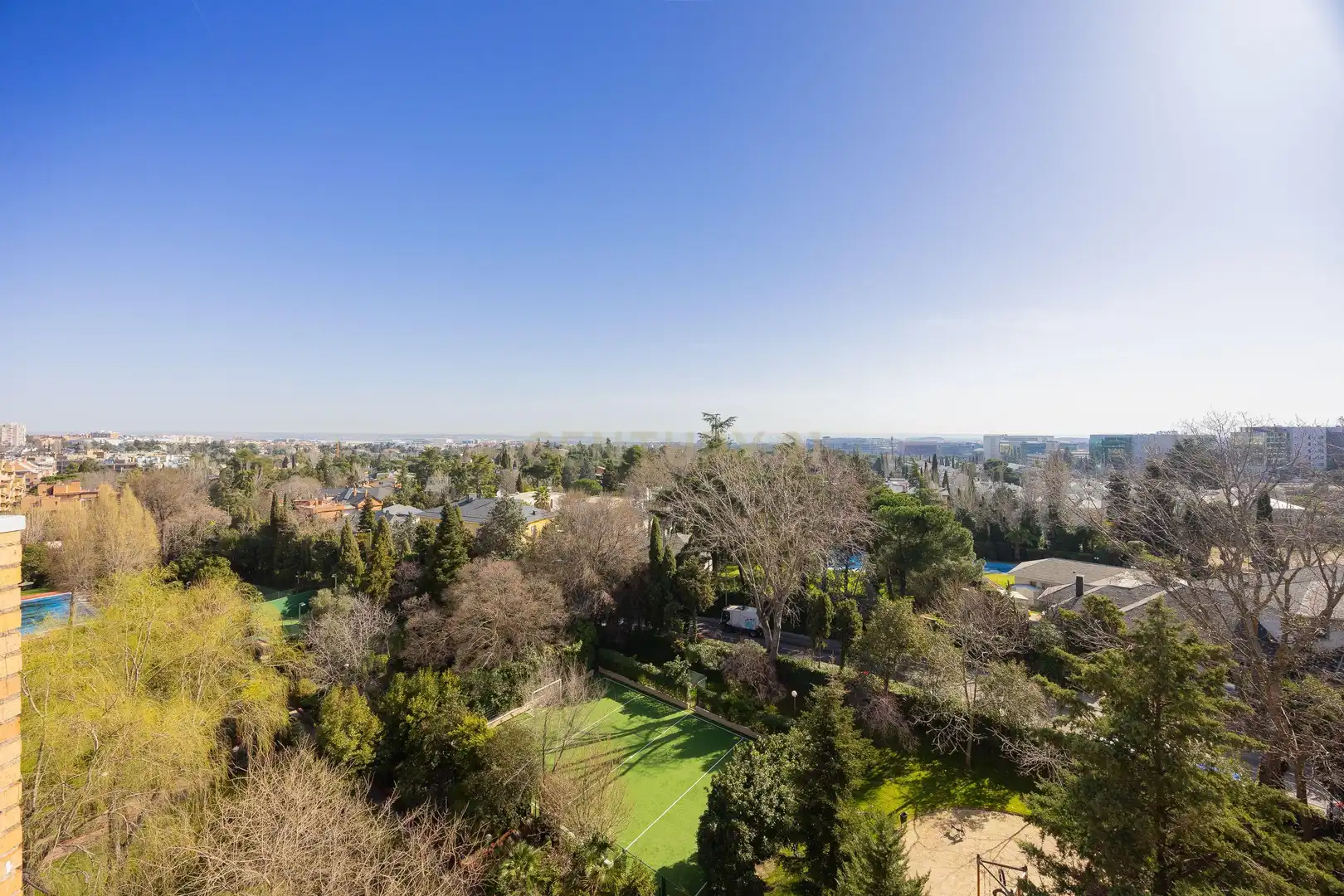Vista exterior de Apartamento en venta en Madrid con Piscina
