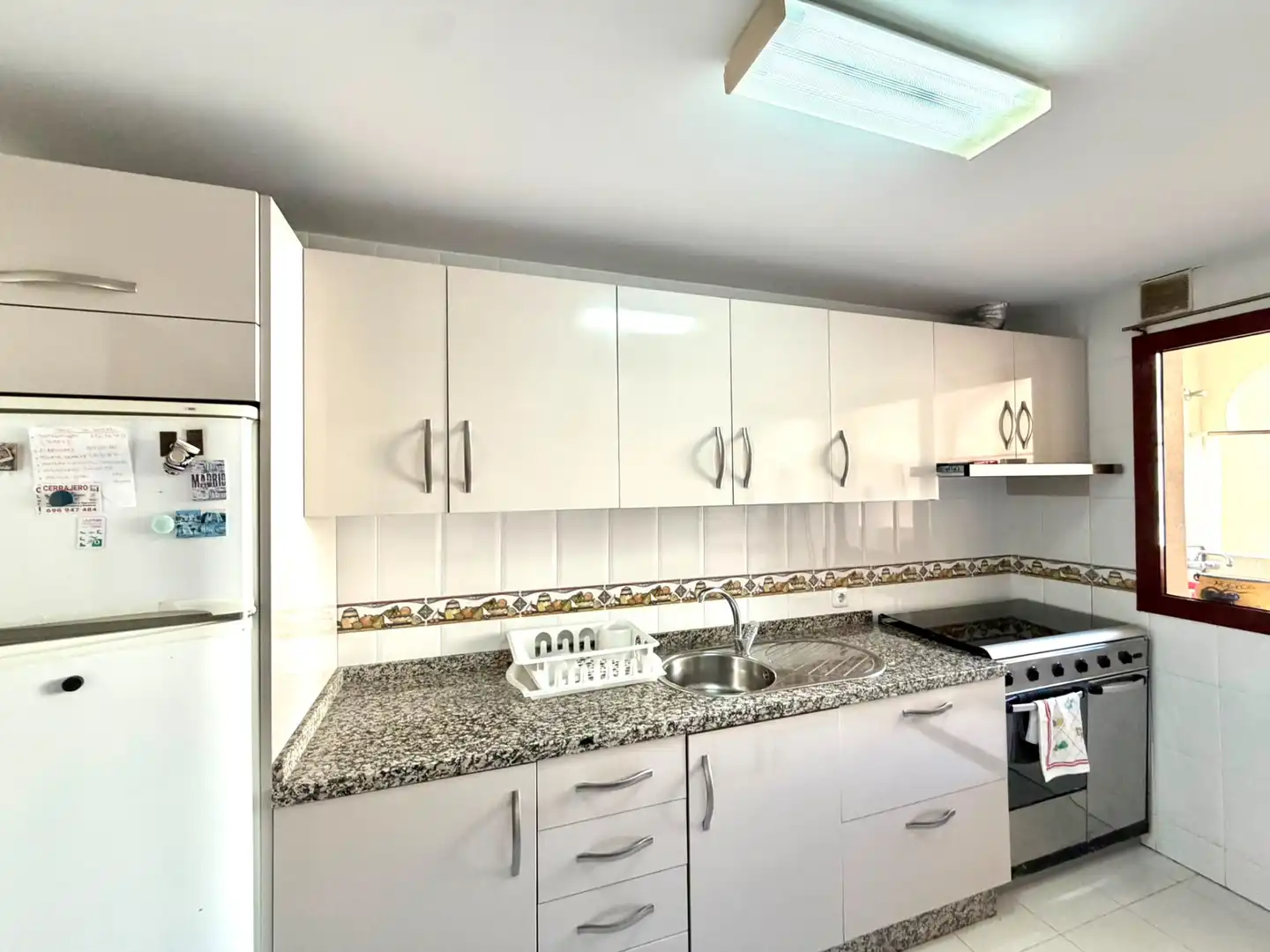 Cocina de Piso de alquiler en Benalmádena con Terraza y Amueblado