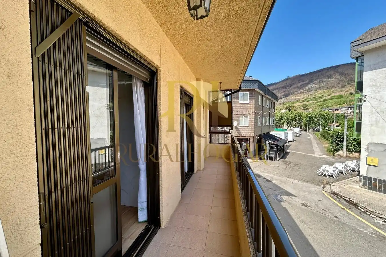 Vista exterior de Casa adosada en venta en Vilamartín de Valdeorras con Terraza