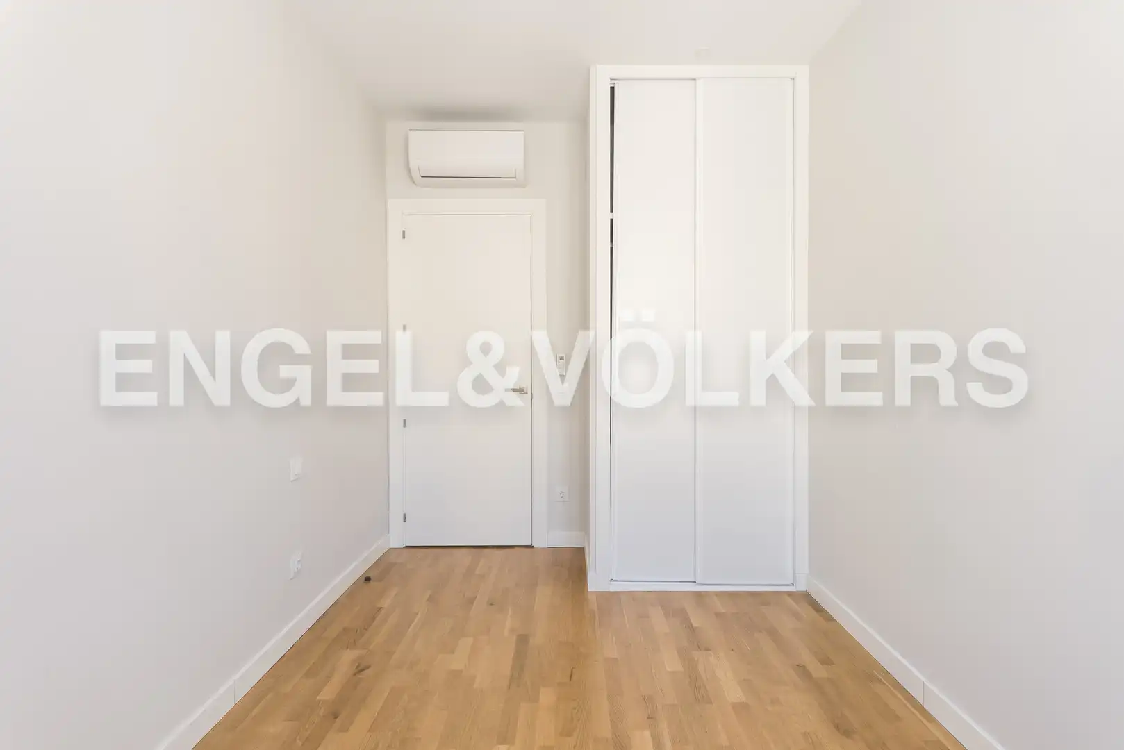 Habitación de Ático de alquiler en Madrid con Aire acondicionado, Calefacción y Parquet