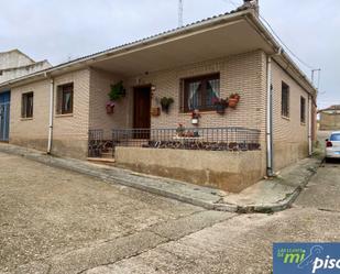 Vista exterior de Casa o xalet en venda en Tordehumos amb Calefacció, Jardí privat i Terrassa