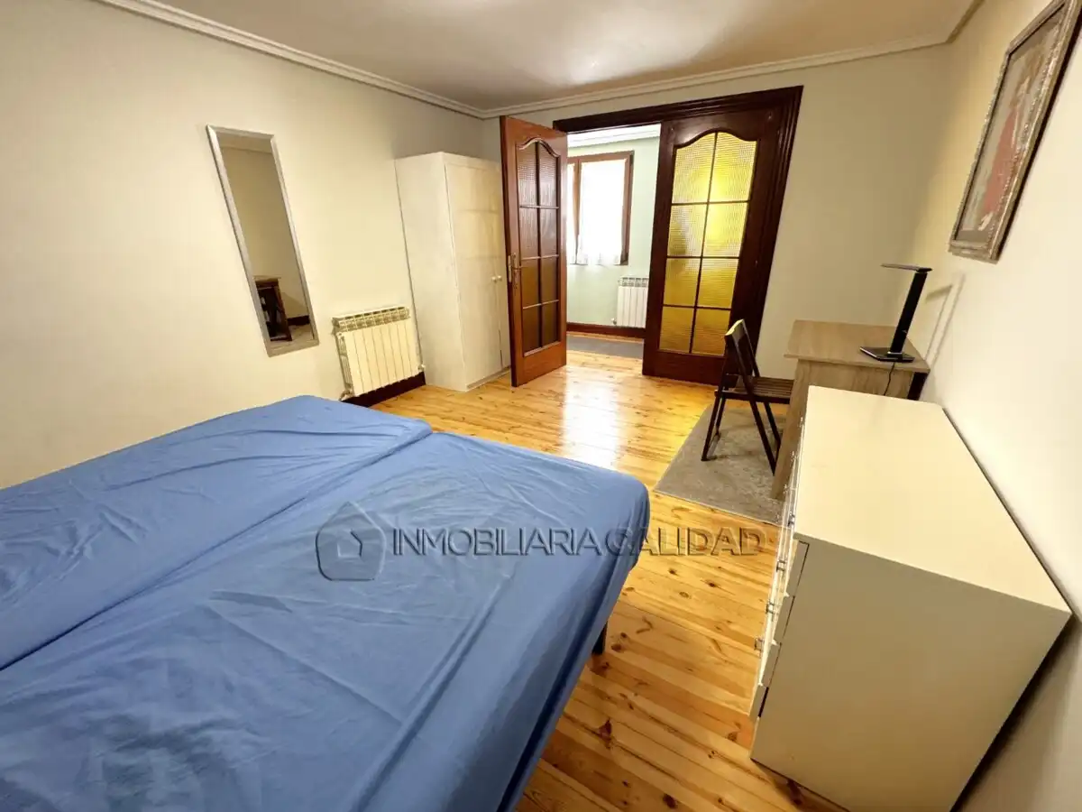 Bedroom of Flat for rent in Burgos  with Heating and Furnished
