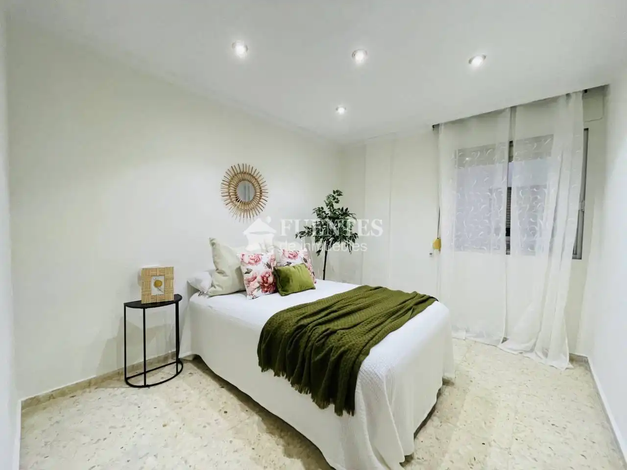 Habitación de Piso en venta en Alicante / Alacant con Aire acondicionado y Terraza