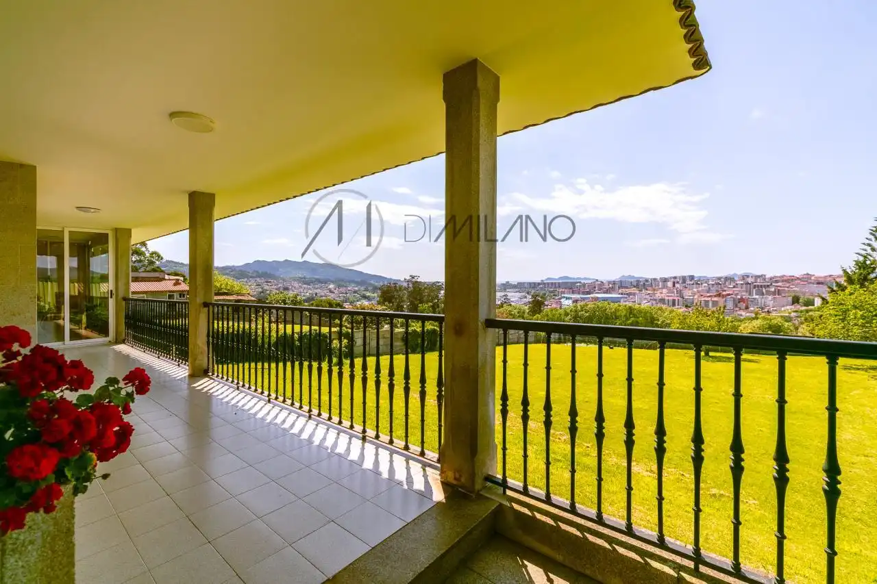 Terraza de Casa o chalet en venta en Vigo  con Calefacción, Jardín privado y Parquet