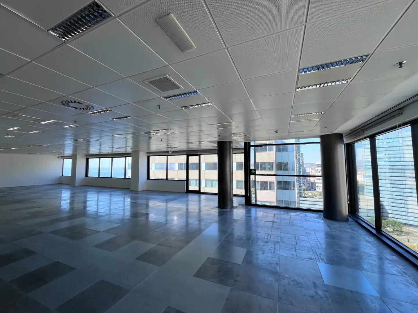 Büro zur Miete in Barcelona mit Klimaanlage und Heizung