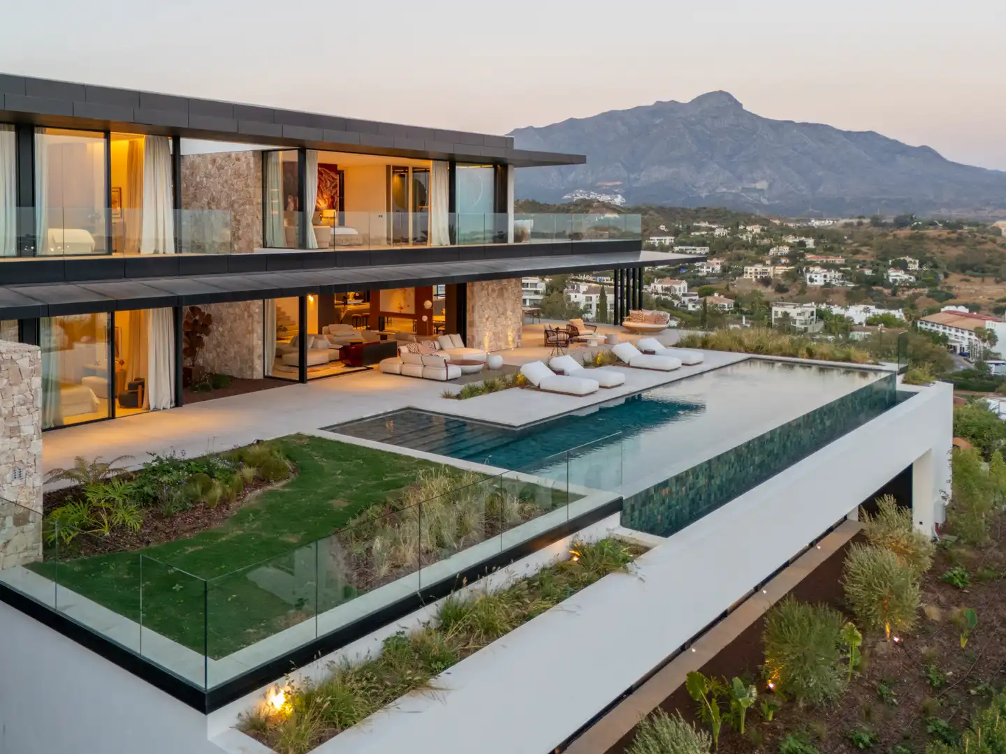 Casa amb terrassa en venda a HERROJO EL 74