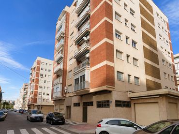 Piso con balcón en venta en Calle Asdrúbal 26