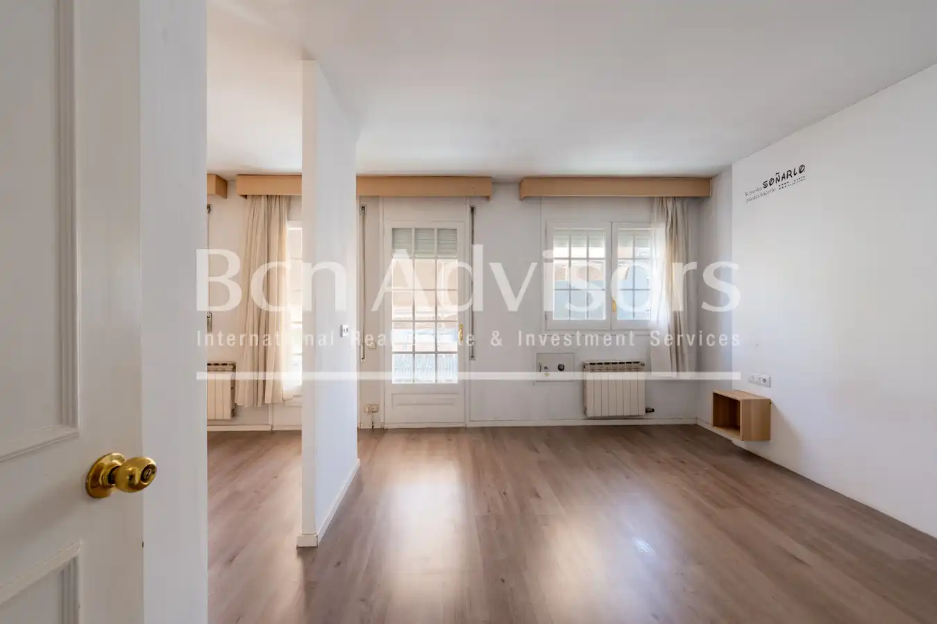 Sala de estar de Casa adosada en venta en Sant Just Desvern con Aire acondicionado, Calefacción y Parquet