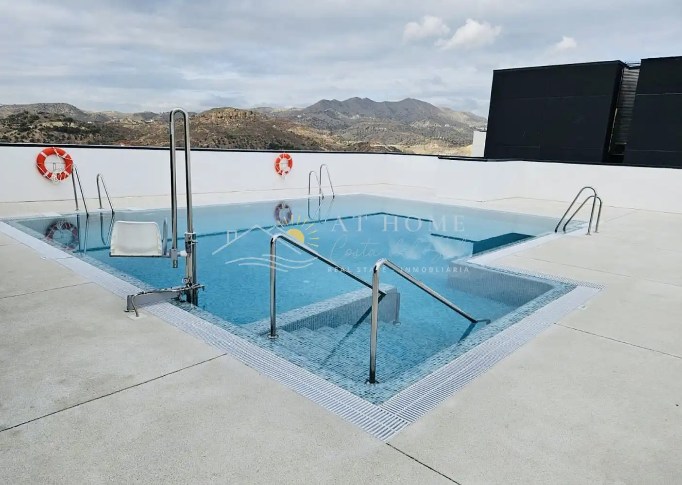 Schwimmbecken von Wohnungen zur Miete in Málaga mit Terrasse, Schwimmbad und Ofen