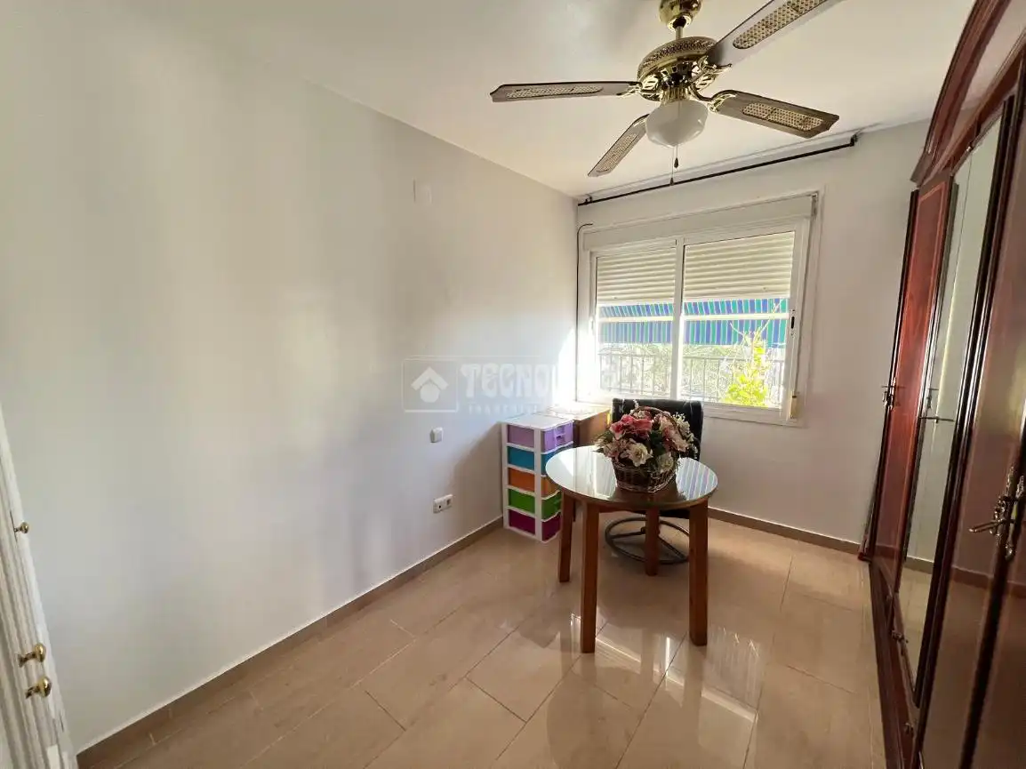 Bedroom of Flat for sale in Dos Hermanas