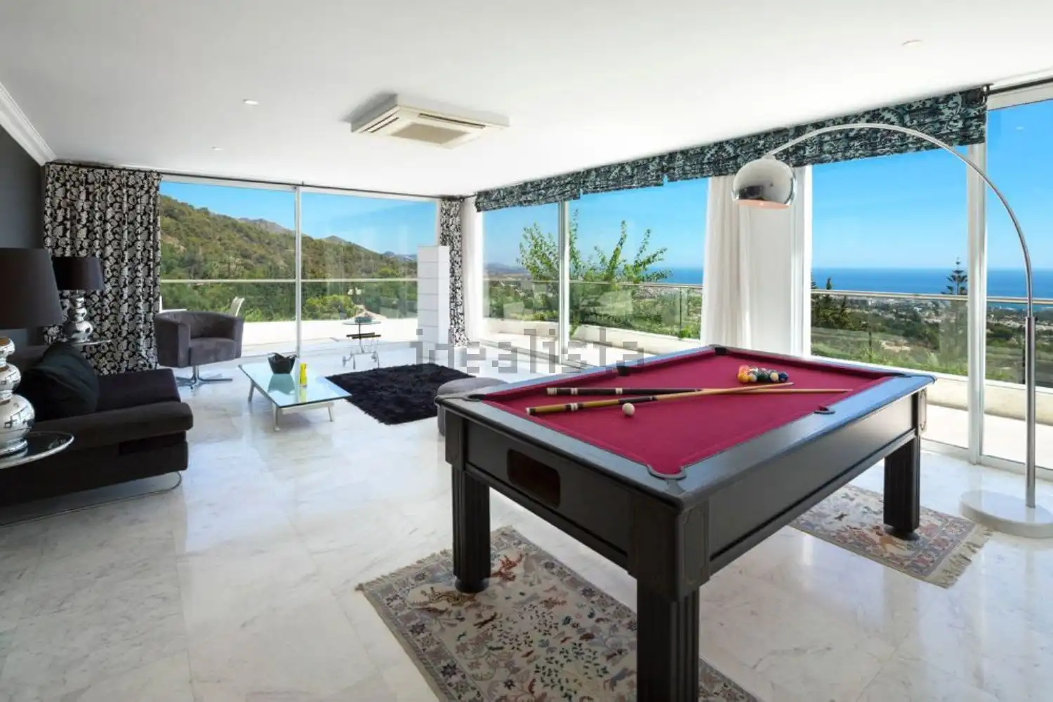 Exterior view of Houses for rent in Marbella