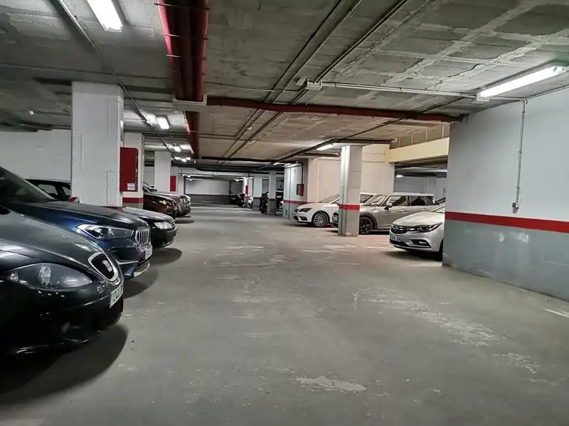 Aparcament de Àtic de lloguer en Málaga amb Jardí privat, Terrassa i Moblat