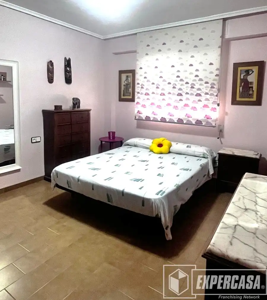 Dormitori de Casa adosada de lloguer en Benaguasil amb Aire condicionat, Terrassa i Moblat