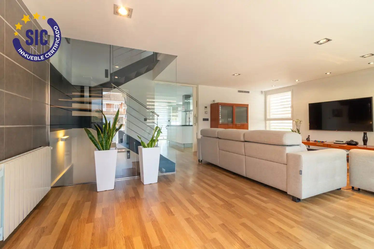 Casa adosada en venda en Sagunto / Sagunt amb Aire condicionat, Jardí privat i Parquet
