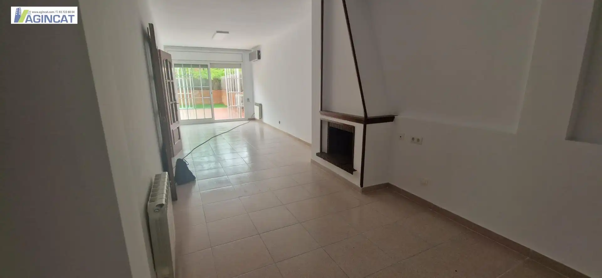 Casa adosada de lloguer a Carrer Carrer de Conillera, Els Merinals