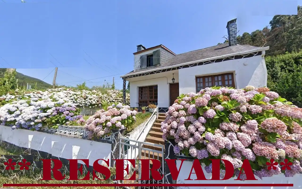 Detached house with garden for sale in Cariño