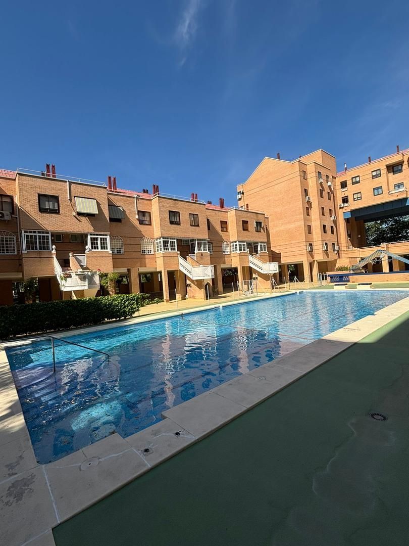 Piscina de Pis en venda en Móstoles amb Aire condicionat, Calefacció i Terrassa
