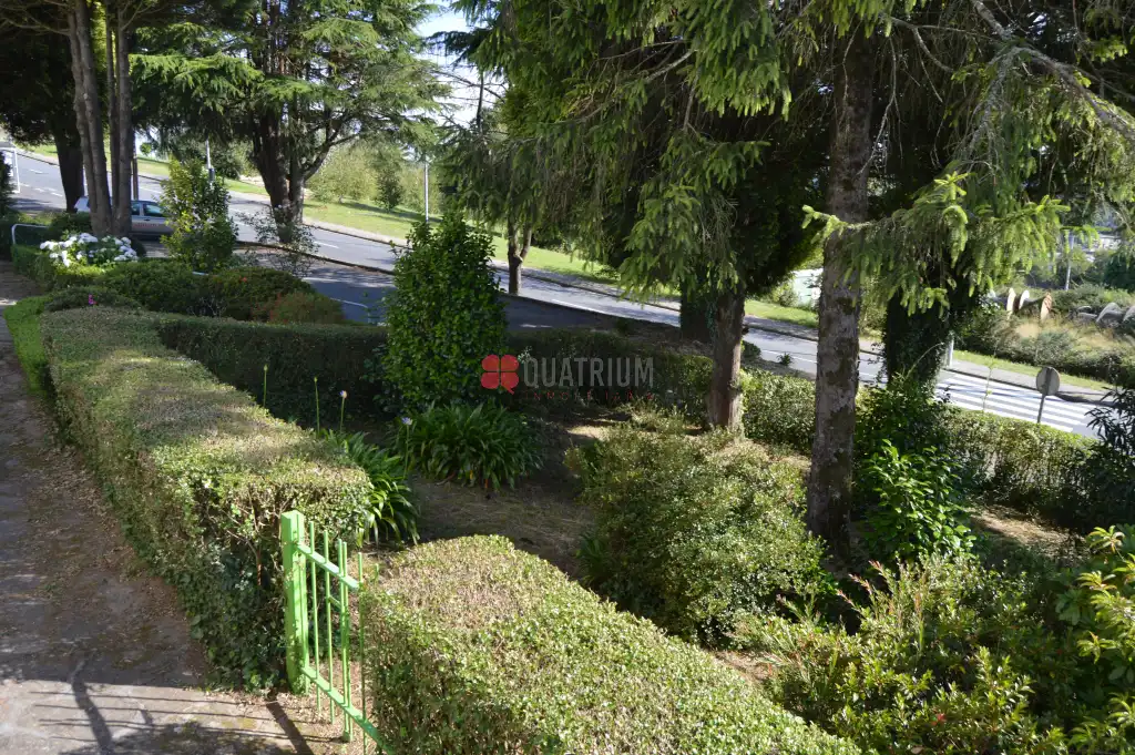 Jardín de Casa adosada en venta en Santiago de Compostela  con Calefacción y Jardín privado