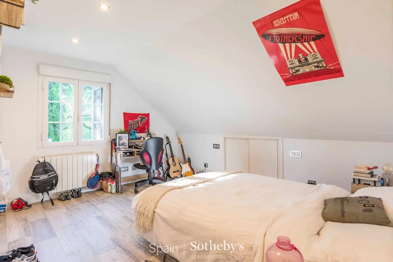 Bedroom of Houses for sale in La Moraleja  with Air Conditioner, Heating and Private garden
