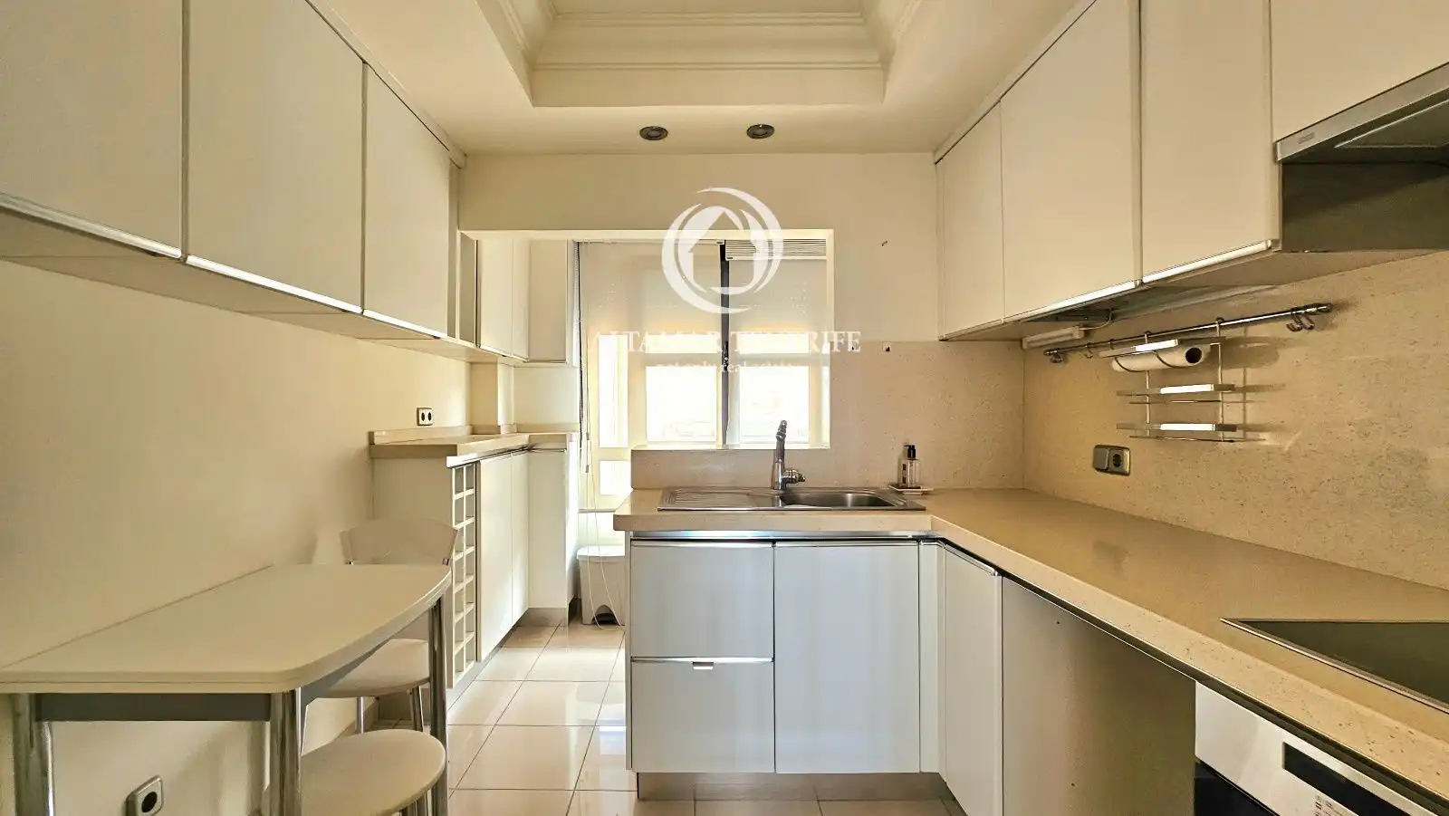 Cuina de Apartament en venda en Santa Cruz de Tenerife amb Aire condicionat i Traster