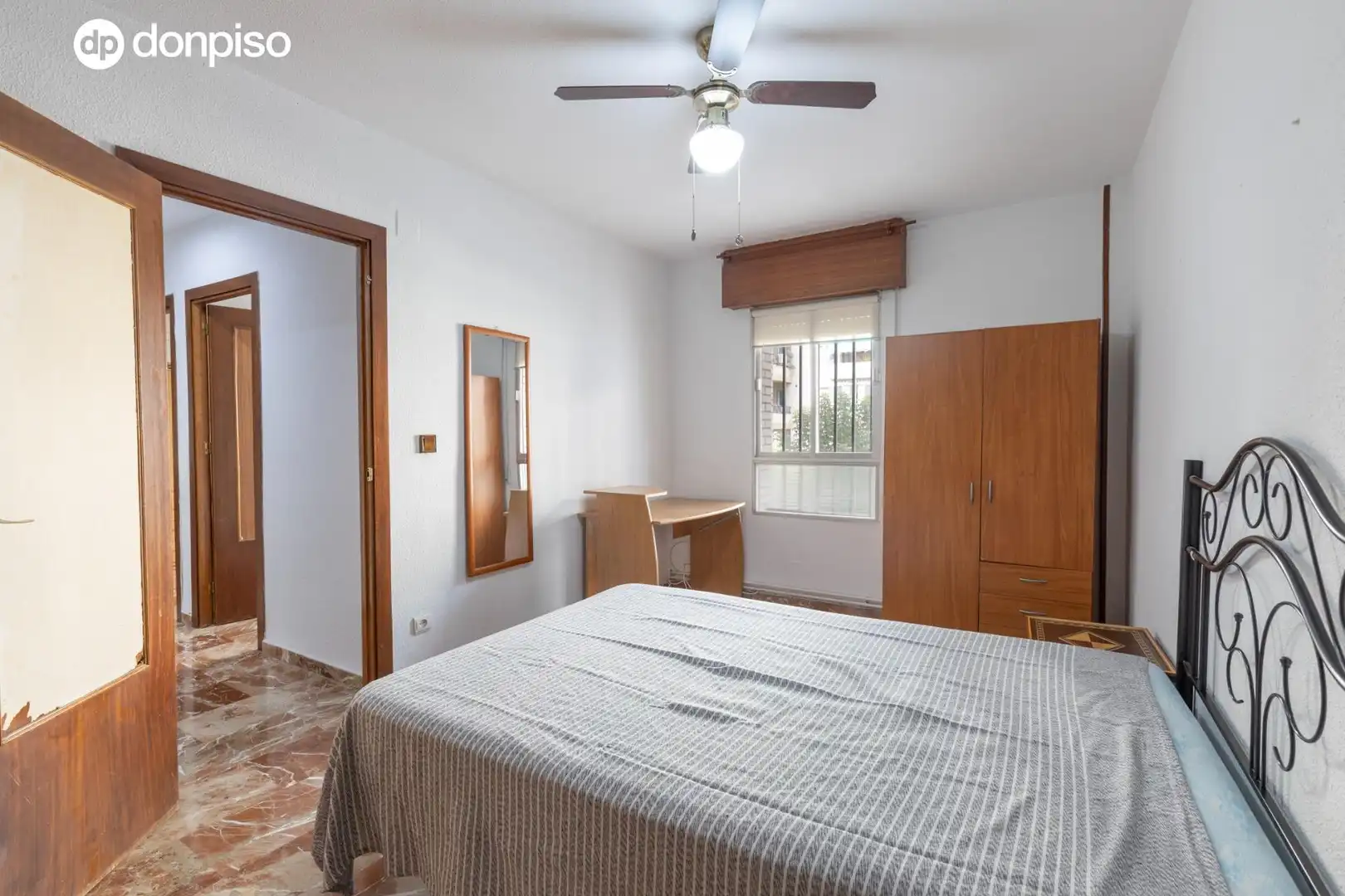 Habitación de Piso en venta en Granada con Aire acondicionado