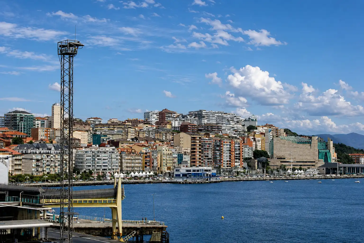 Vista exterior de Pis de lloguer en Santander amb Calefacció i Forn