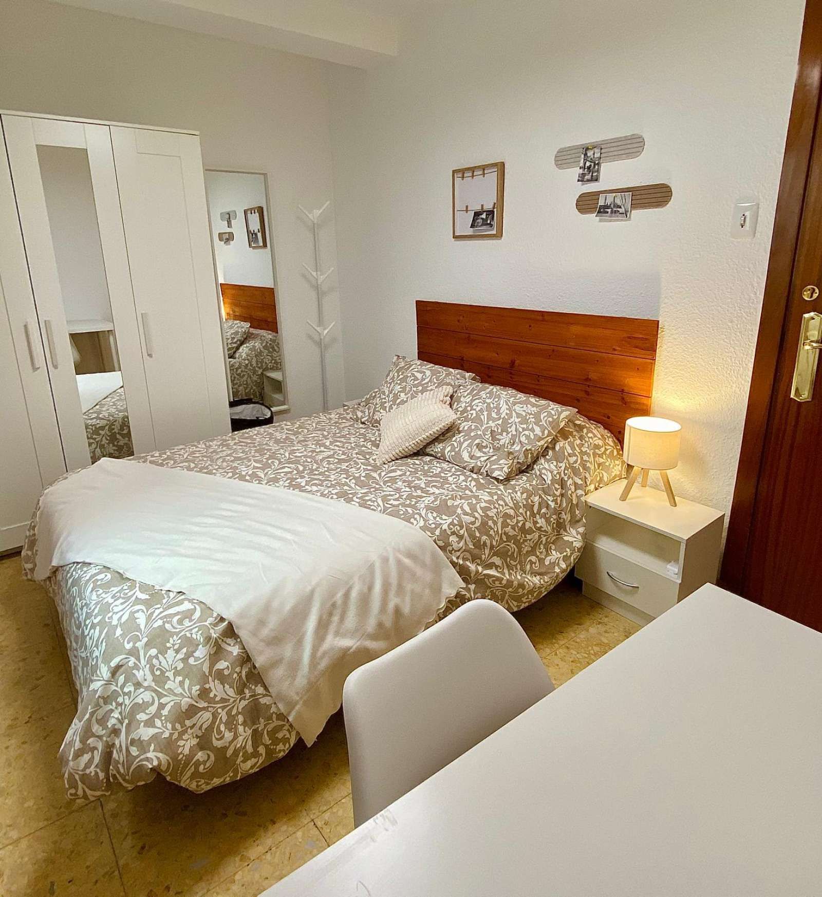 Schlafzimmer von Wohnung zur untervermieten in  Zaragoza Capital mit Klimaanlage, Terrasse und Möbliert