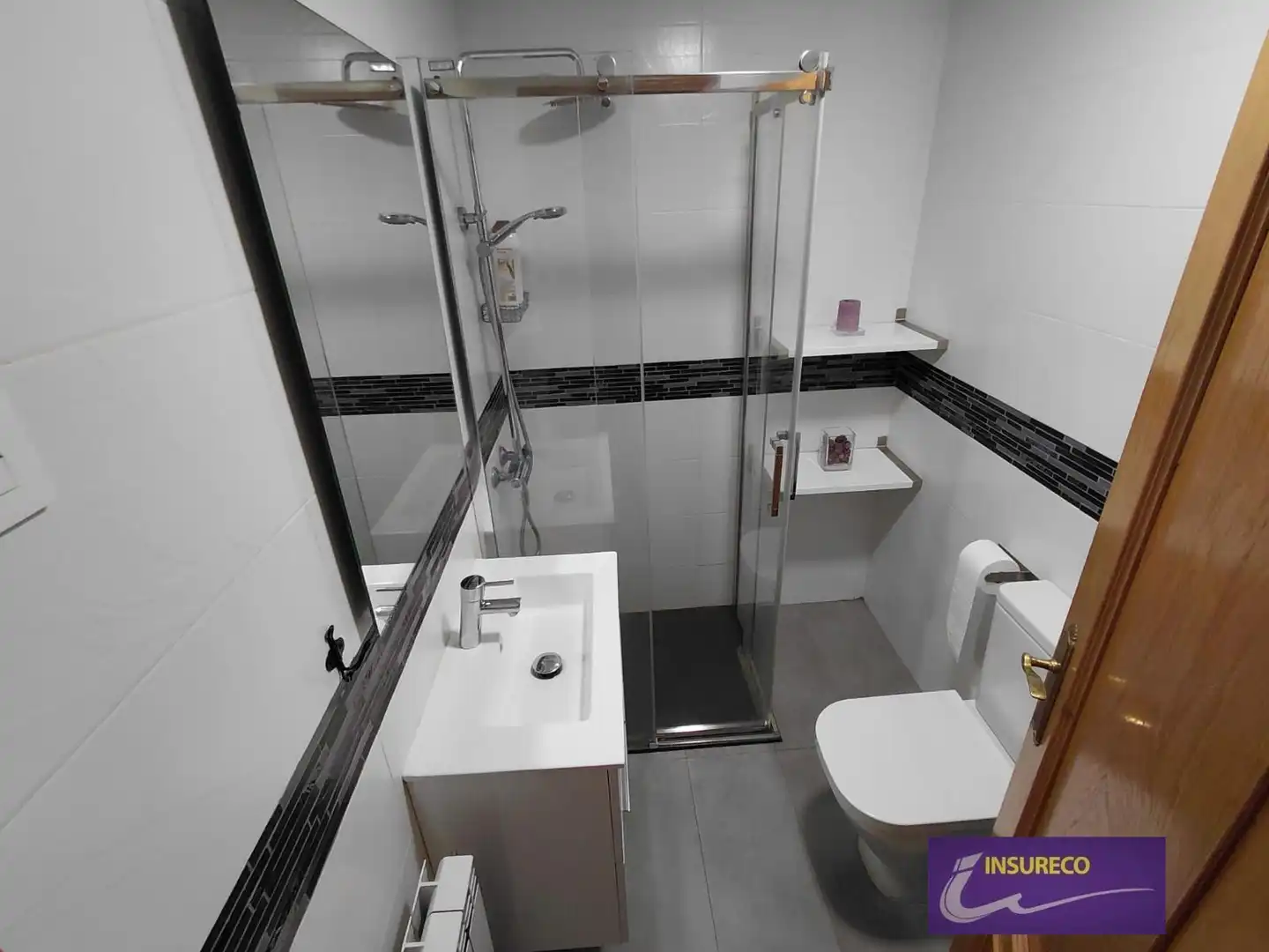 Badezimmer von Wohnung zur Miete in León Capital  mit Heizung, Terrasse und Abstellraum