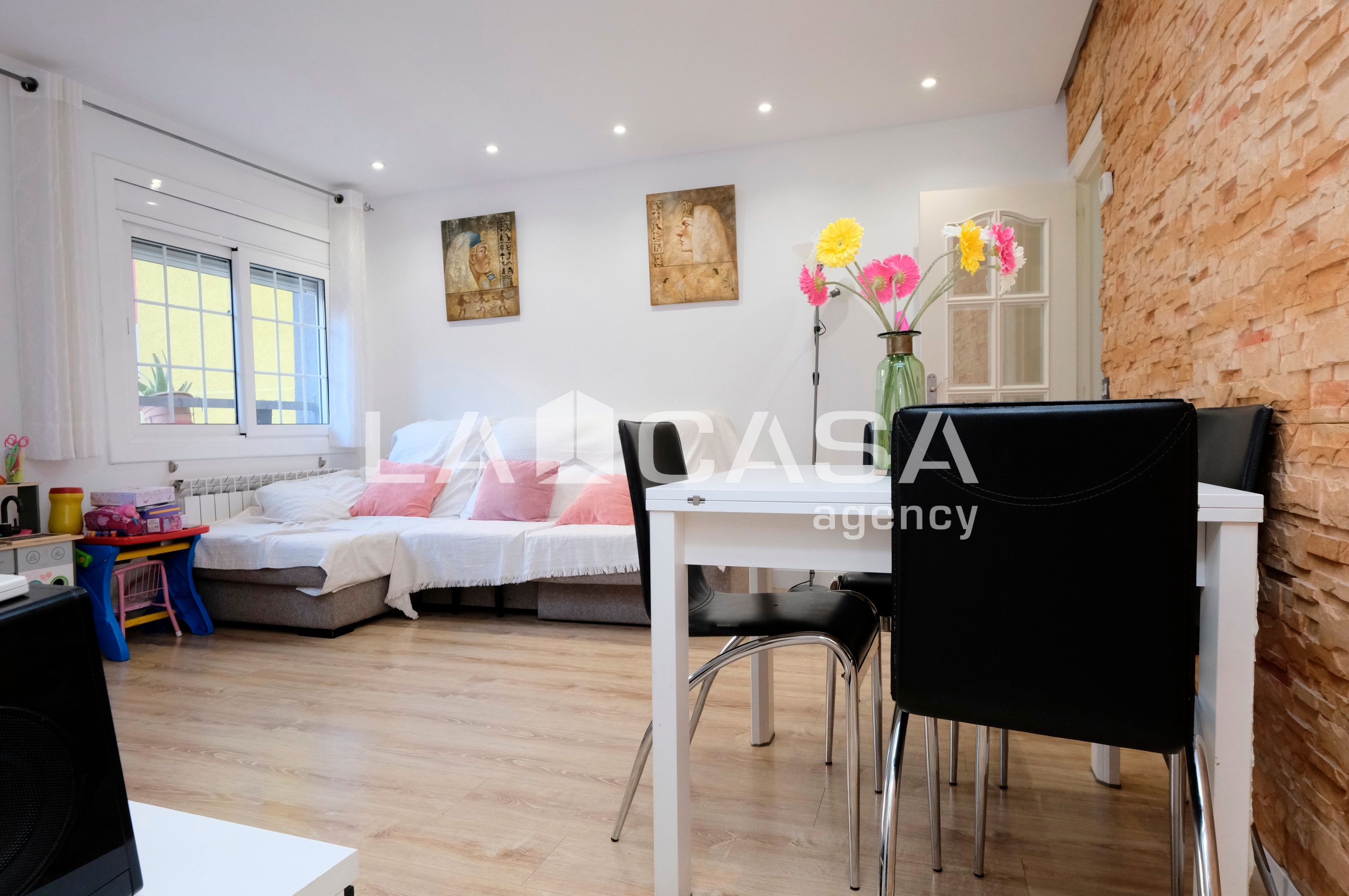 Flat for sale in  Barcelona Capital  with Heating