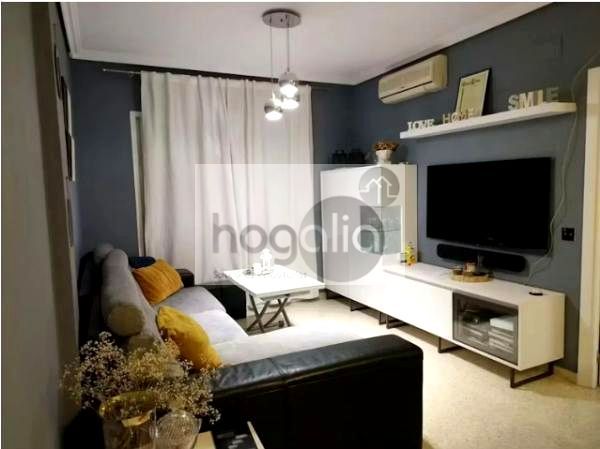 Sala d'estar de Pis de lloguer en  Sevilla Capital amb Aire condicionat, Terrassa i Moblat