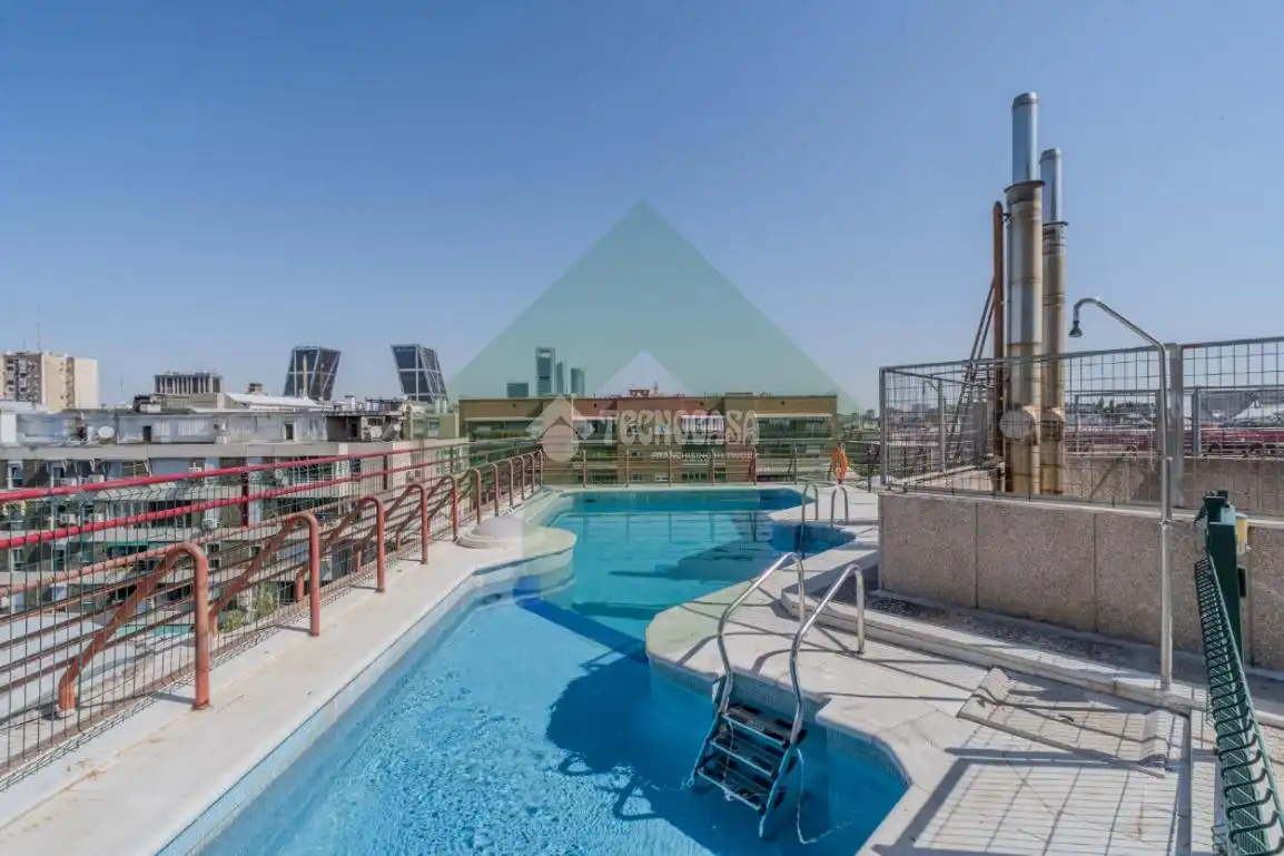 Piscina de Piso en venta en Madrid