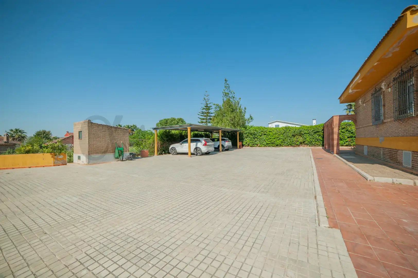 Aparcament de Casa o xalet en venda en La Rinconada amb Aire condicionat, Jardí privat i Piscina