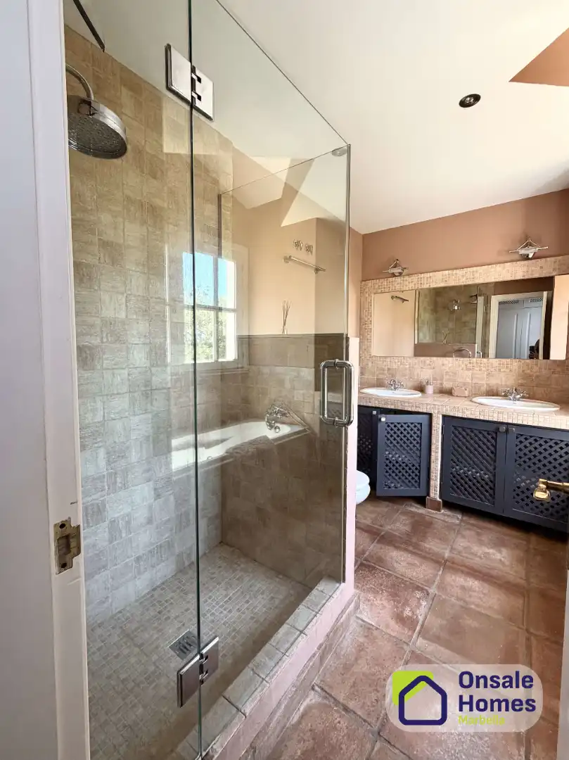 Bathroom of Houses for rent in Marbella  with Air Conditioner, Private garden and Terrace
