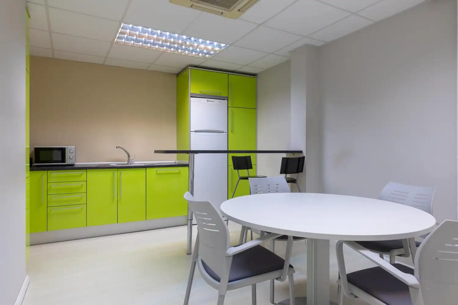 Cocina de Oficina en venta en Zaragoza con Aire acondicionado, Calefacción y Terraza