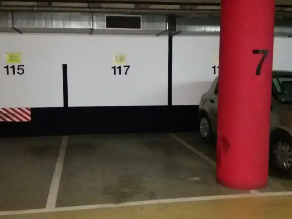 Parkplatz von Garage zur Miete in Barcelona mit Alarm